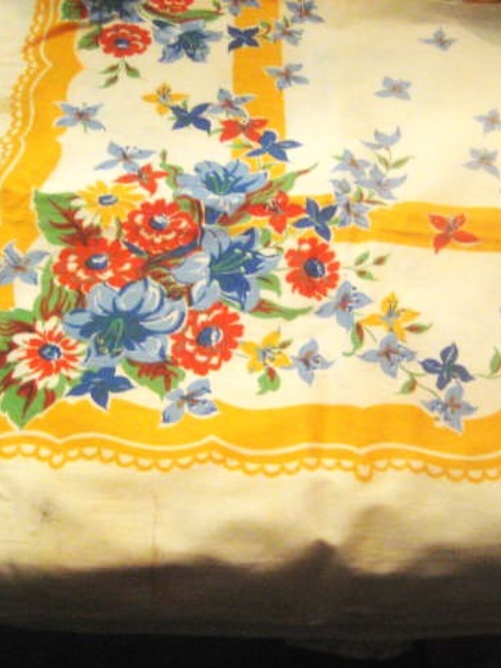 Vintage Flowered Tablecloth 70" By 56" And 6 Napkins Spring Summer
